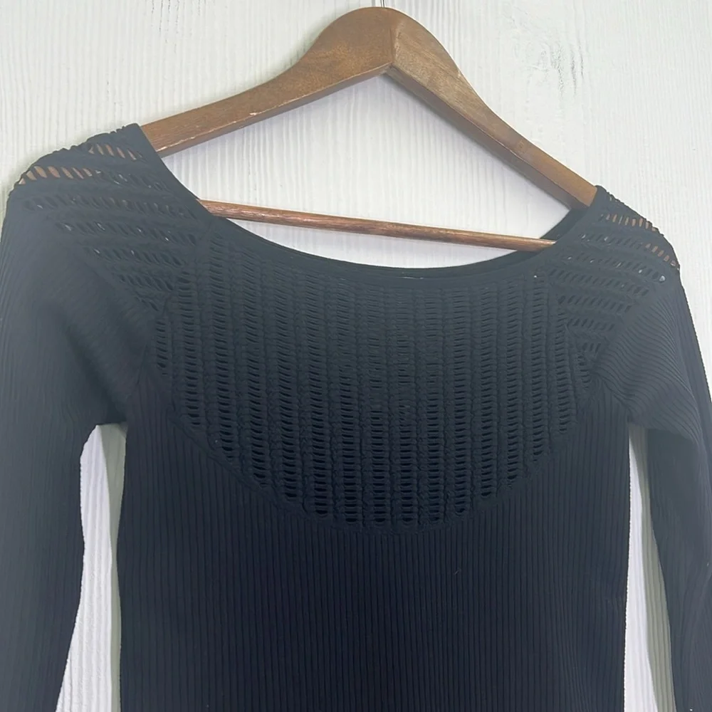 Free People - Black Ribbed Form Fit Cutout Long Sleeve Top Size Medium/ Large